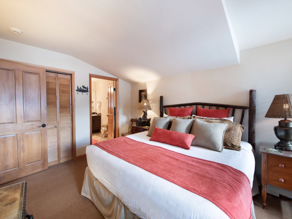 Select Unit 1520: 3 Bedroom: Zephyr Mountain Lodge Vacation Rental in Winter Park - RedAwning