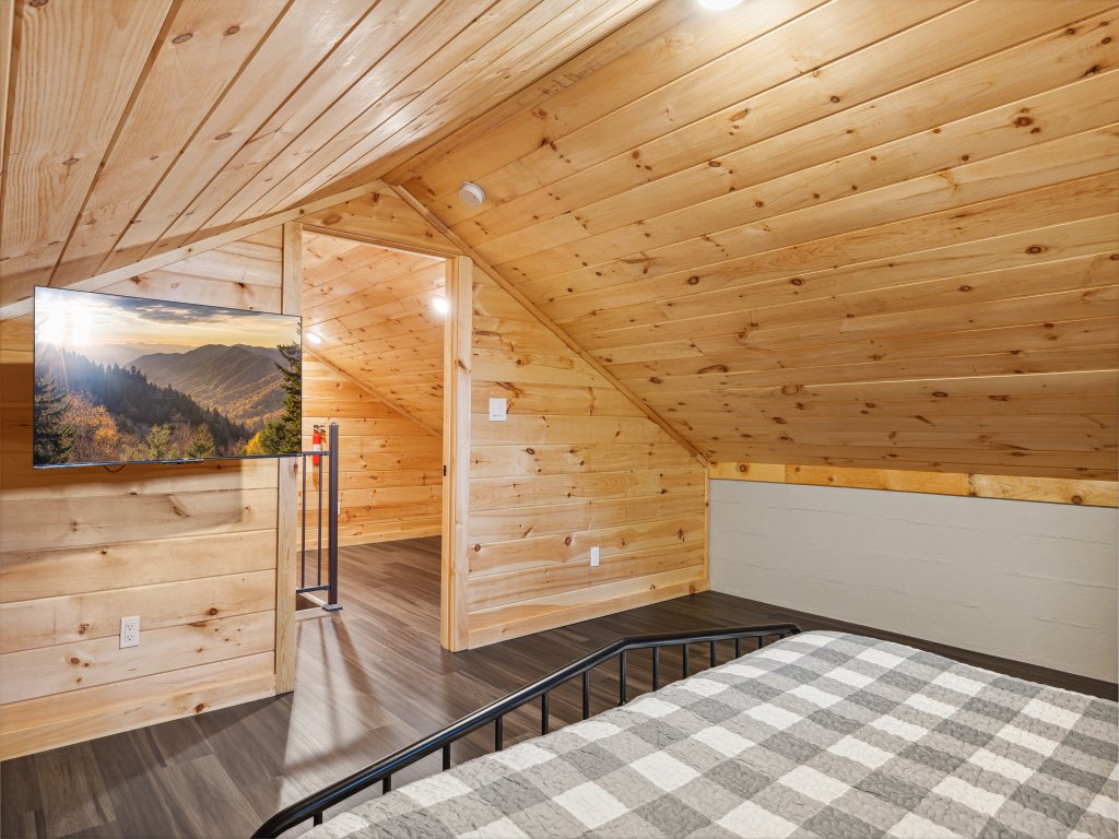 Majestic Valley Retreat Vacation Rental in Sevierville - RedAwning