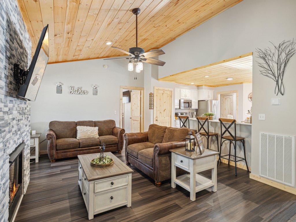 Majestic Valley View Vacation Rental in Sevierville - RedAwning