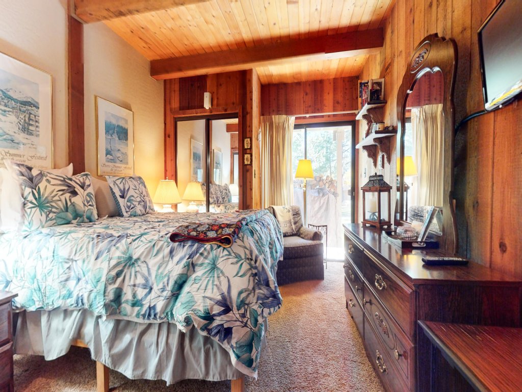 Villa de los Pinos #40 Vacation Rental in Mammoth Lakes - RedAwning