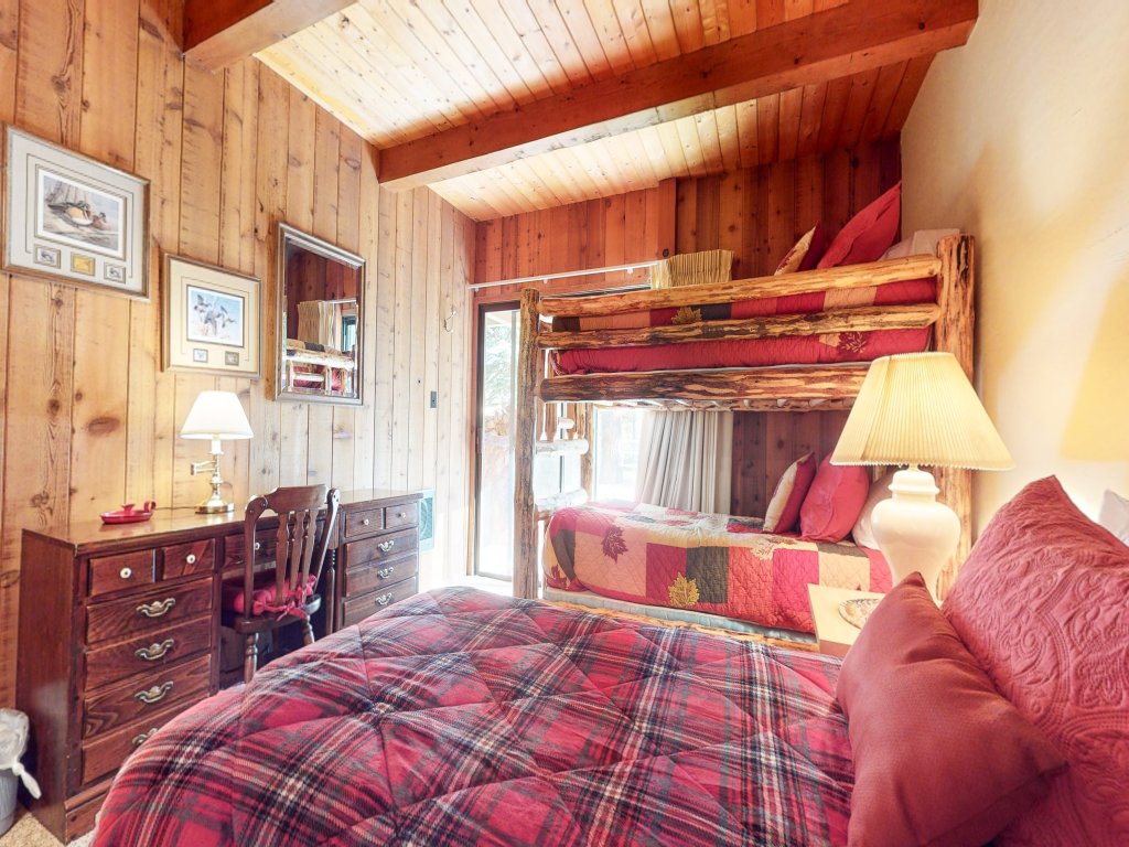 Villa de los Pinos #40 Vacation Rental in Mammoth Lakes - RedAwning