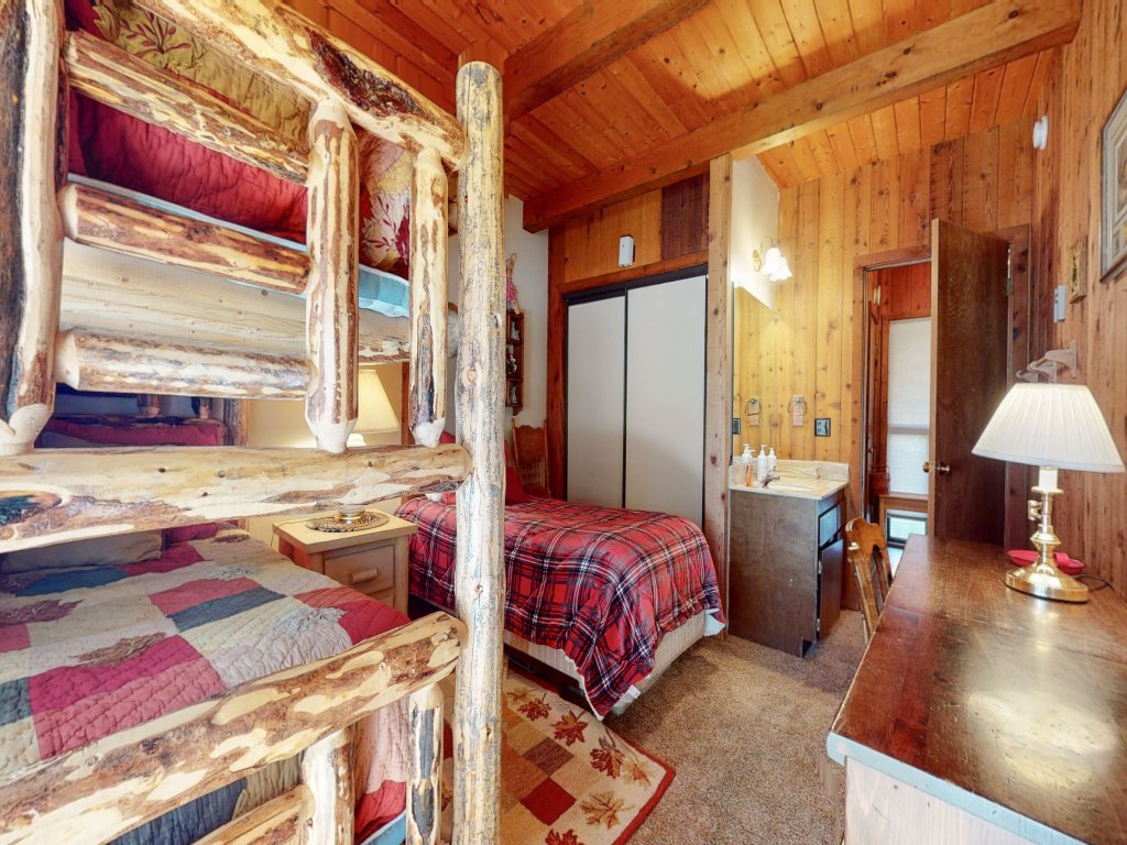 Villa de los Pinos #40 Vacation Rental in Mammoth Lakes - RedAwning