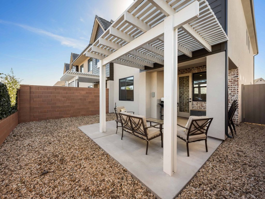 Hallser's Escape Vacation Rental in Utah - RedAwning