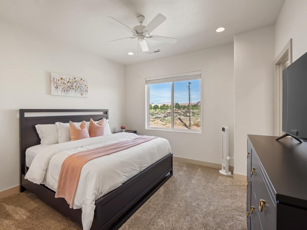 Hallser's Escape Vacation Rental in Utah - RedAwning