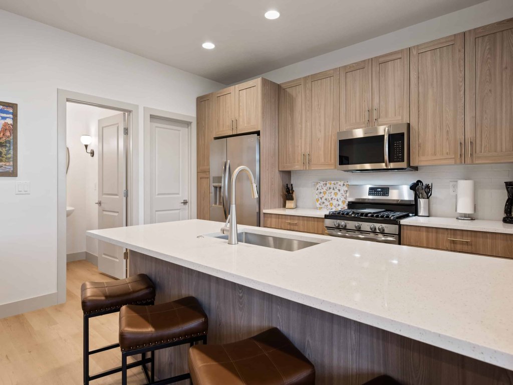 Hallser's Escape Vacation Rental in Utah - RedAwning