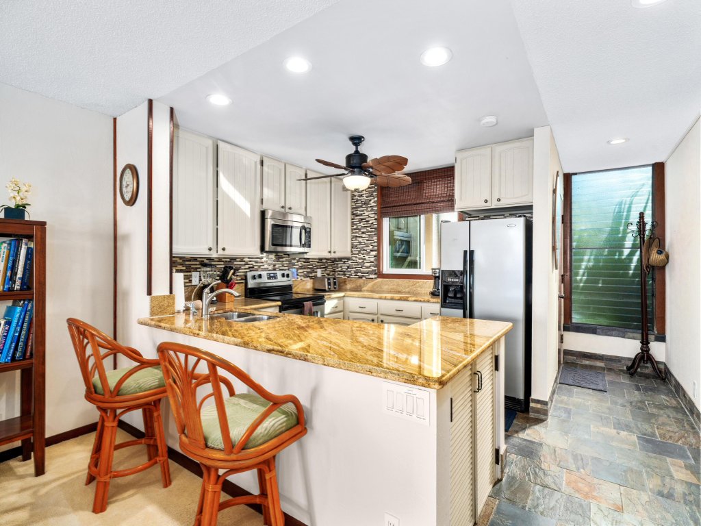 Big Island Keauhou Surf & Racquet 1-204 Vacation Rental in Kailua Kona - RedAwning