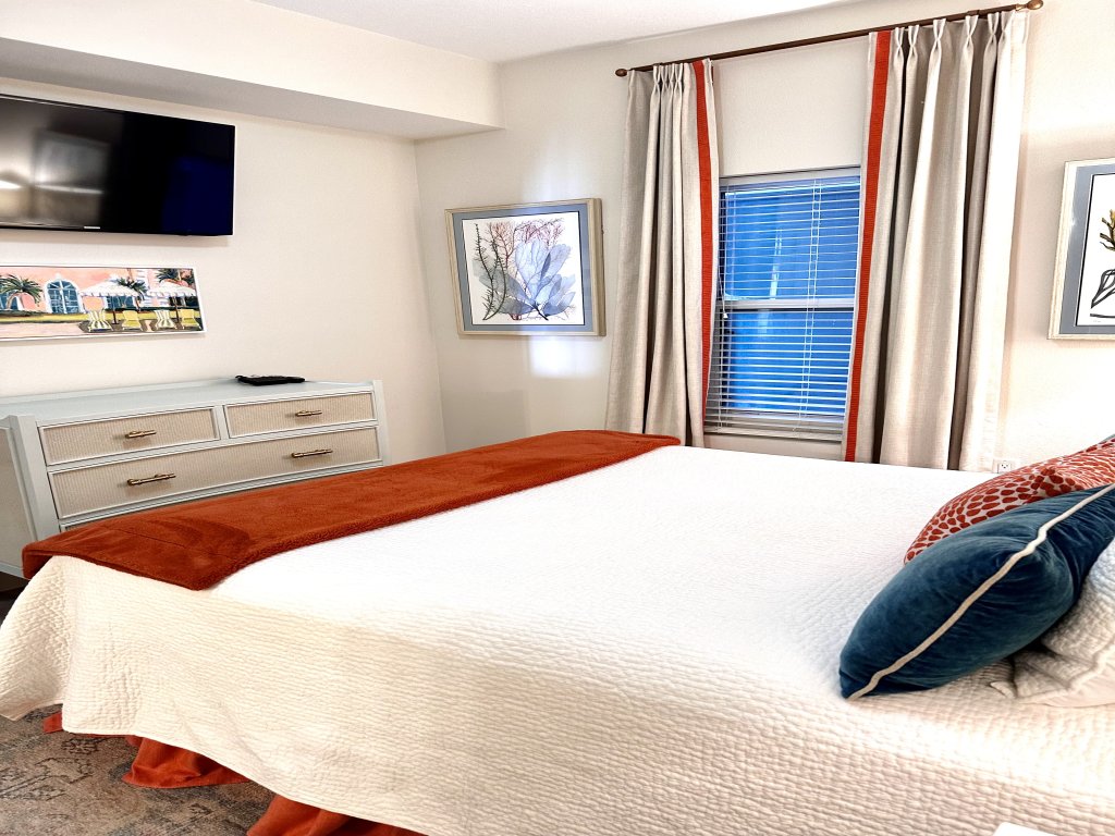 SUNatras Summerwind Vacation Rental in Navarre - RedAwning