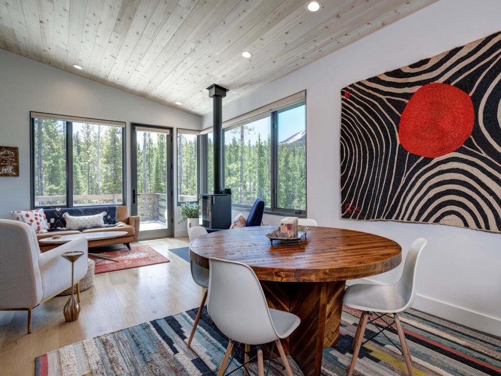 12 Lake Cabin Vacation Rental in Big Sky - RedAwning