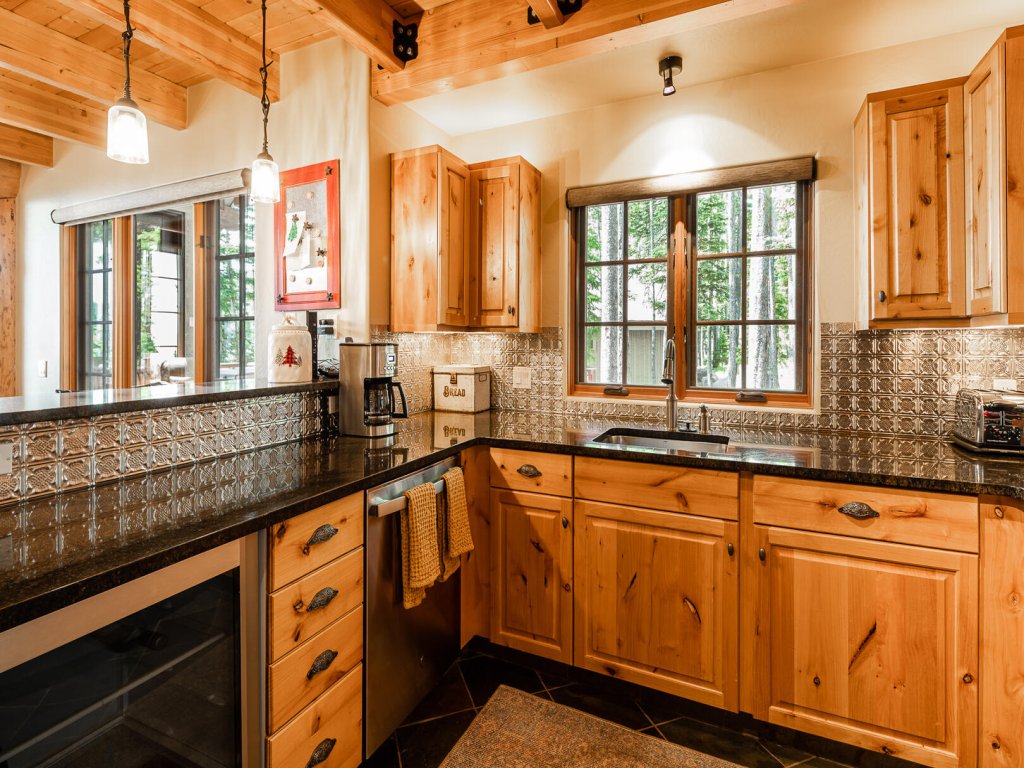 4 Full Moon Vacation Rental in Big Sky - RedAwning