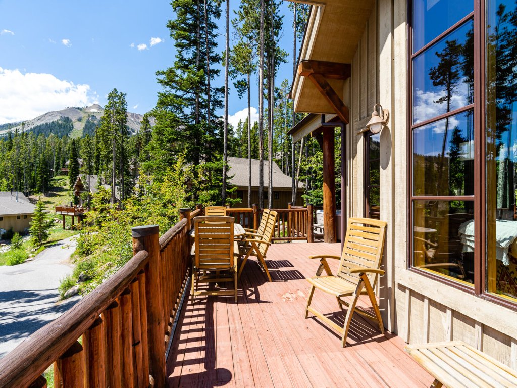 4 Full Moon Vacation Rental in Big Sky - RedAwning