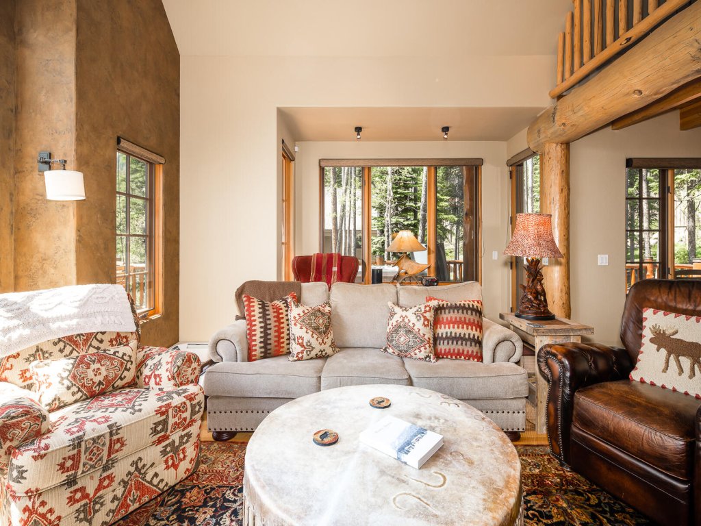 4 Full Moon Vacation Rental in Big Sky - RedAwning