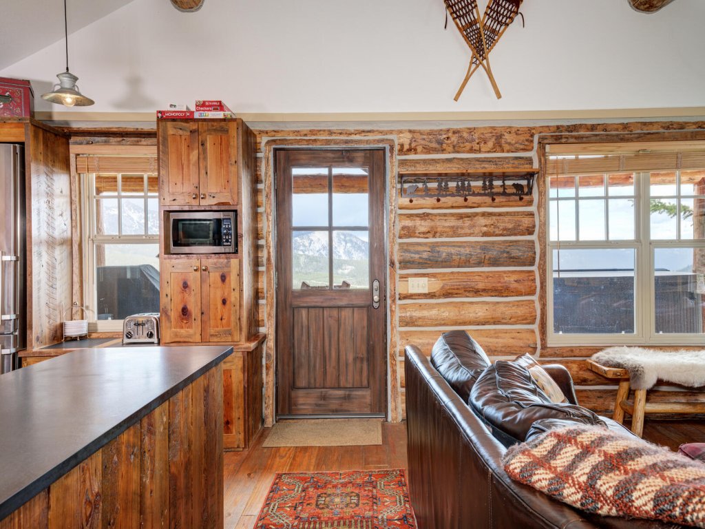 9 Cabin Hollow Vacation Rental in Big Sky - RedAwning