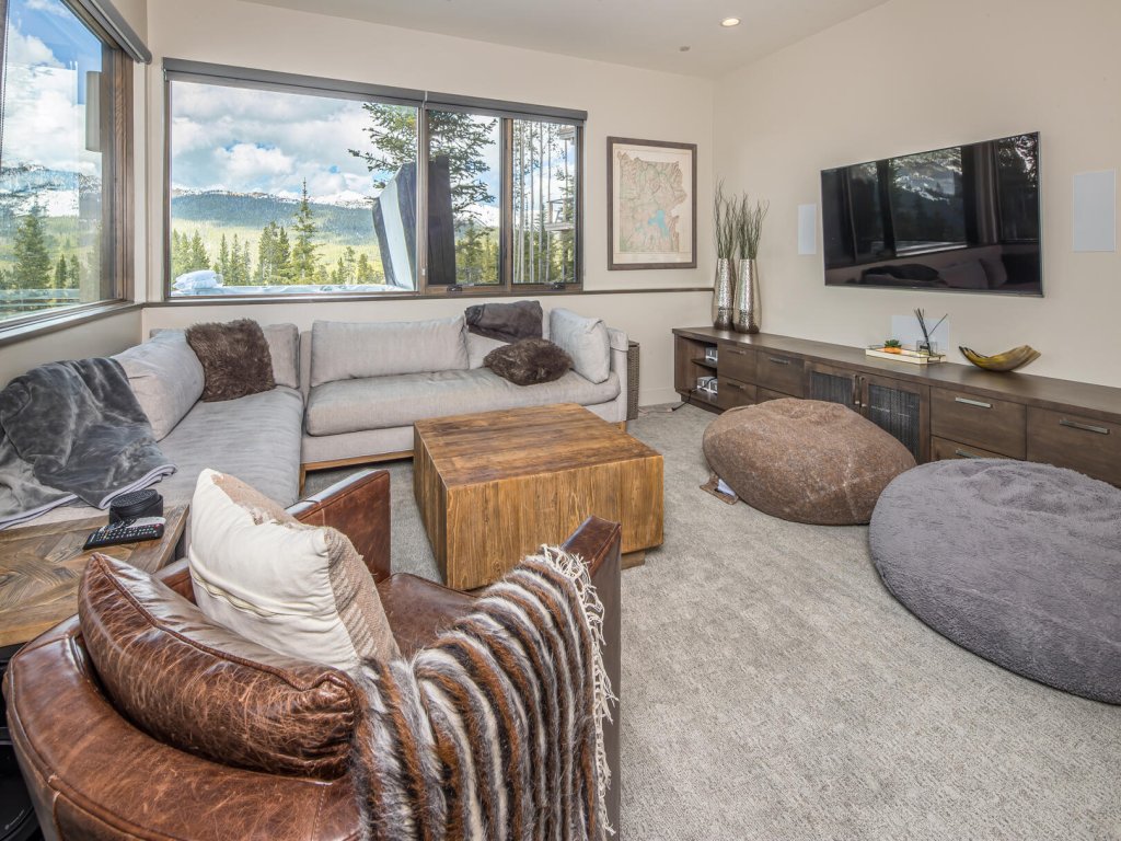 18 Alpine Bend Vacation Rental in Big Sky - RedAwning