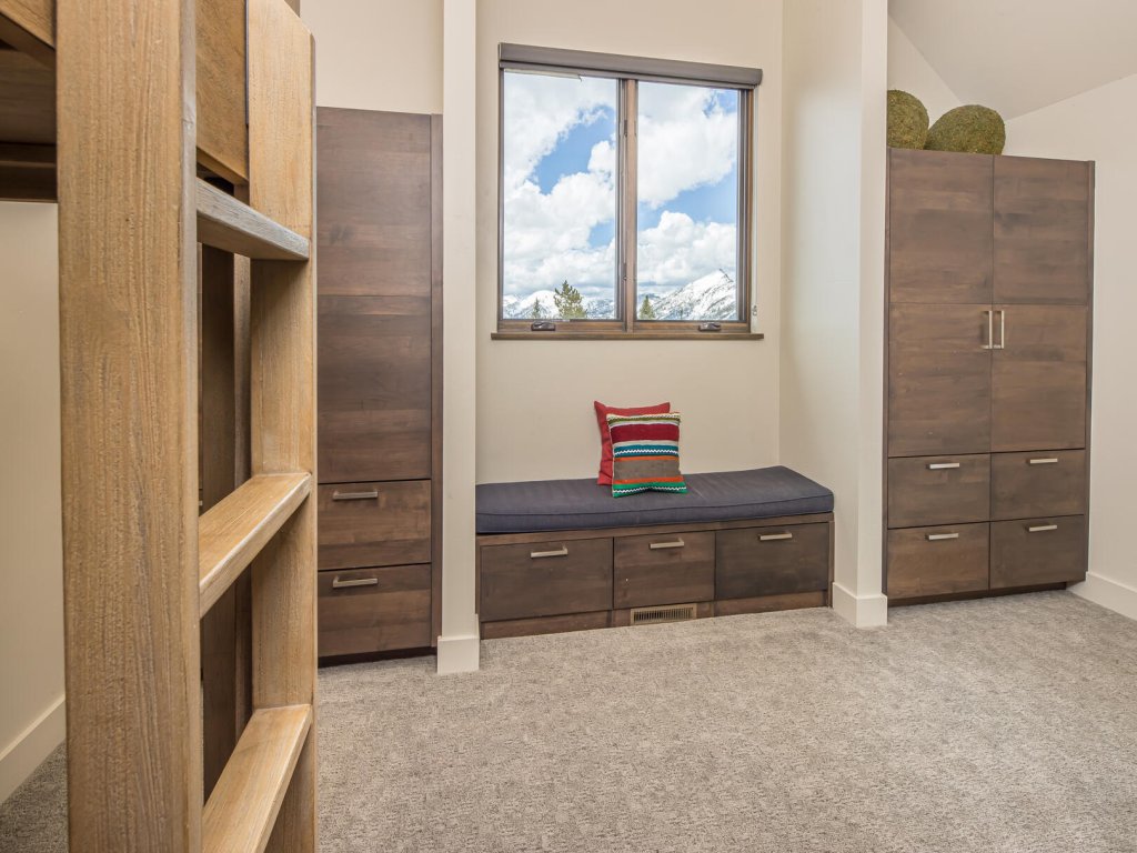 18 Alpine Bend Vacation Rental in Big Sky - RedAwning