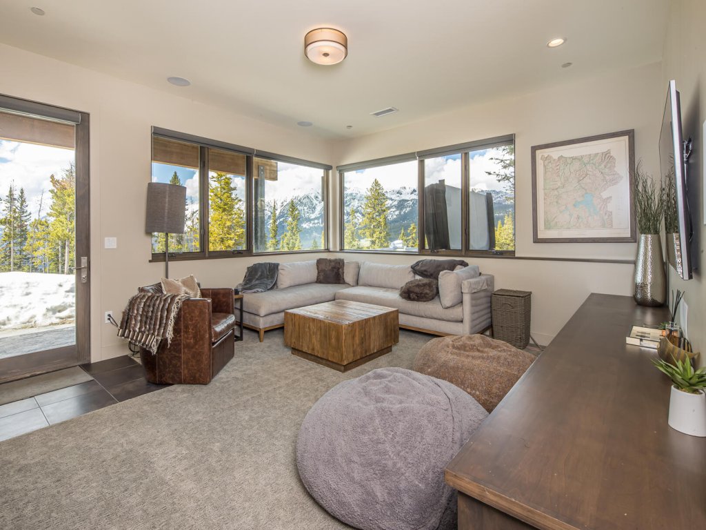 18 Alpine Bend Vacation Rental in Big Sky - RedAwning