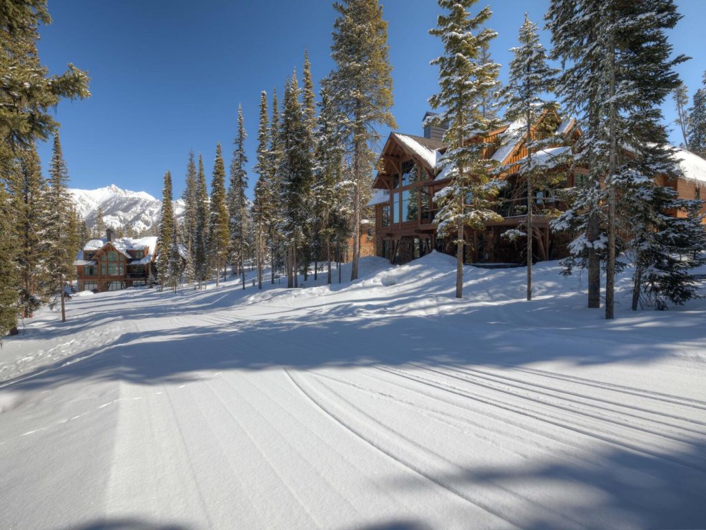 6 Diversion Lane Vacation Rental in Big Sky - RedAwning