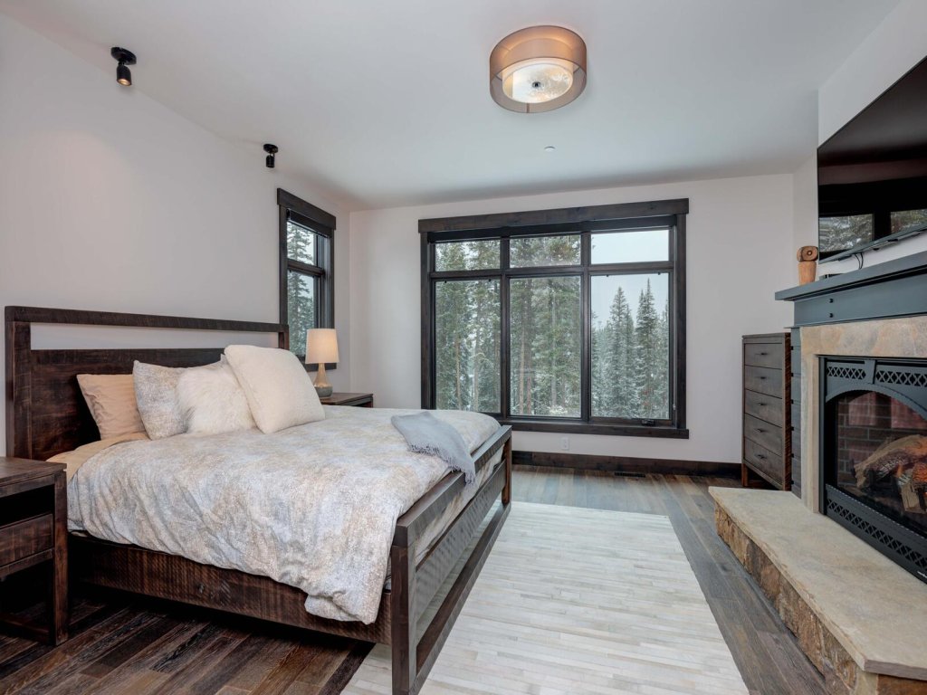 6 Jakes Lane Vacation Rental in Big Sky - RedAwning