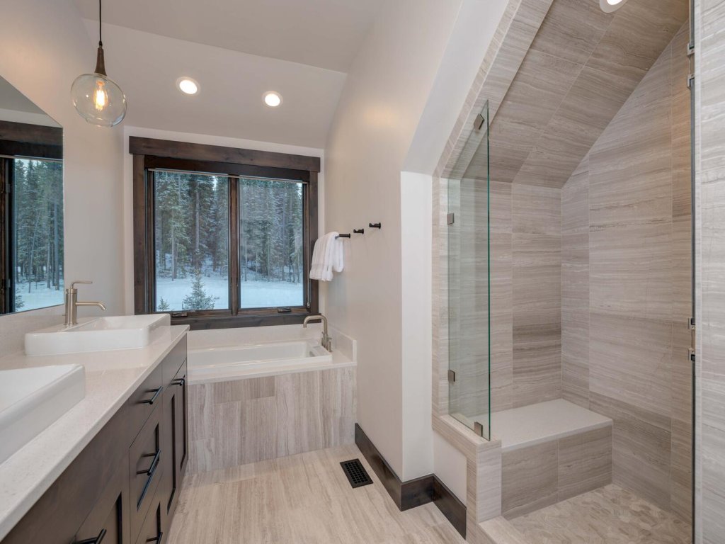 6 Jakes Lane Vacation Rental in Big Sky - RedAwning