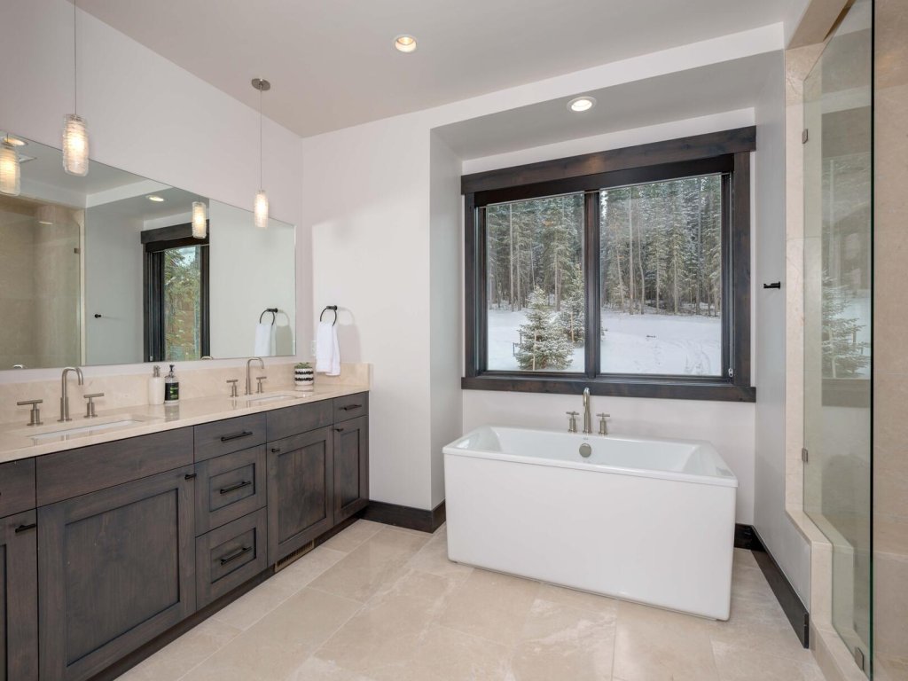 6 Jakes Lane Vacation Rental in Big Sky - RedAwning