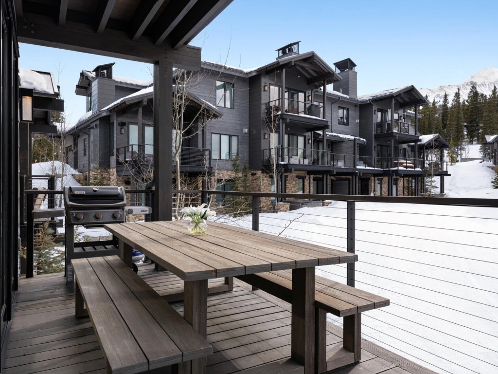 9 Wildwood Vacation Rental in Big Sky - RedAwning