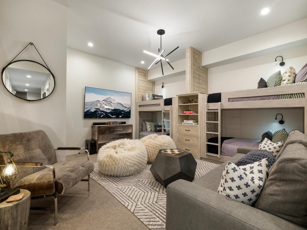 9 Wildwood Vacation Rental in Big Sky - RedAwning