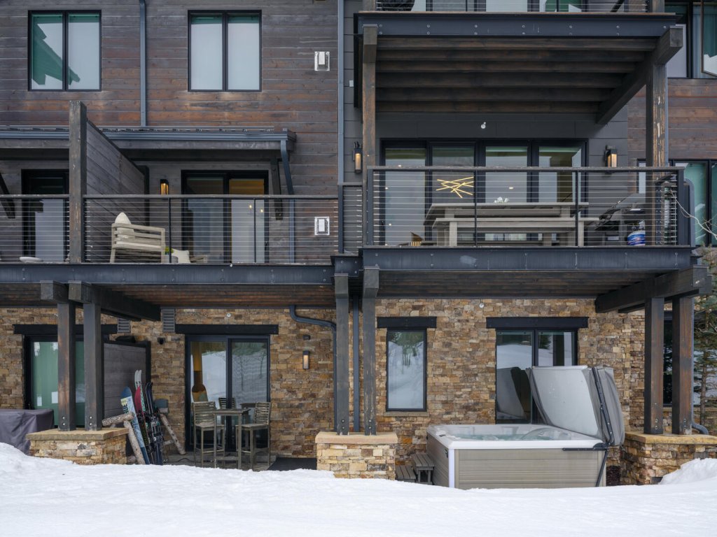 9 Wildwood Vacation Rental in Big Sky - RedAwning