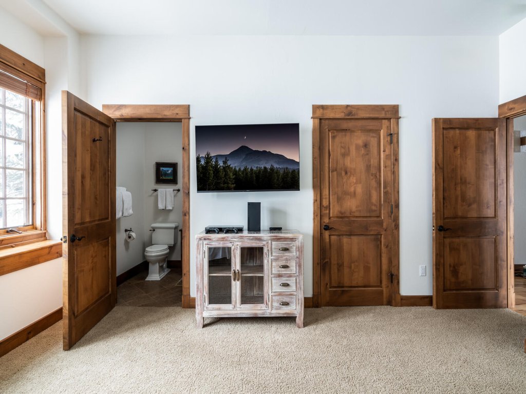 3A North Rim Vacation Rental in Big Sky - RedAwning