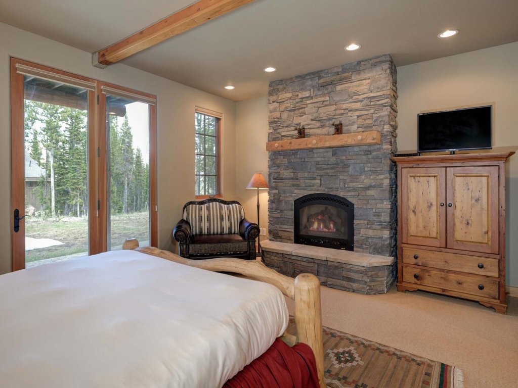 38A Cowboy Heaven Vacation Rental in Big Sky - RedAwning
