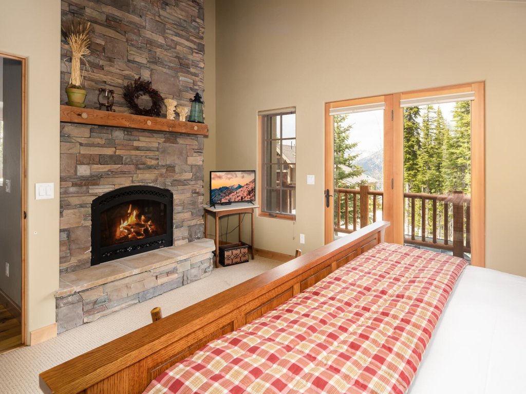 6 Mountain Home Road Vacation Rental in Big Sky - RedAwning