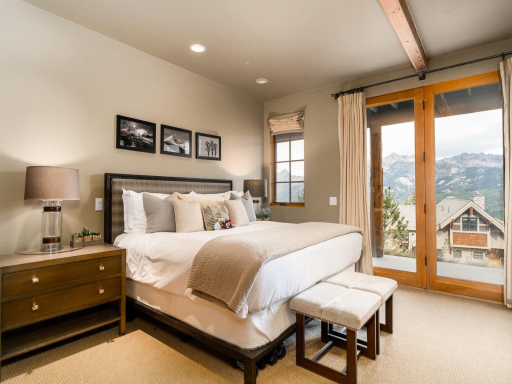 3 Bandit Way Vacation Rental in Big Sky - RedAwning
