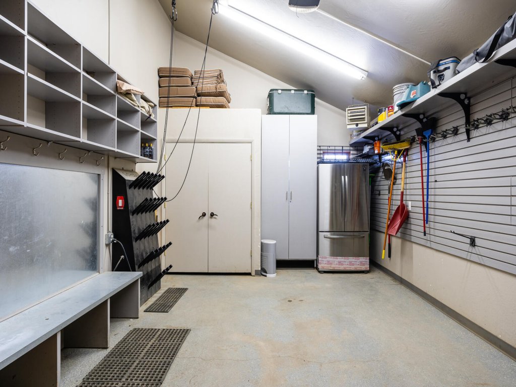 3 Bandit Way Vacation Rental in Big Sky - RedAwning