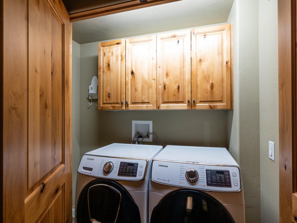 3 Bandit Way Vacation Rental in Big Sky - RedAwning