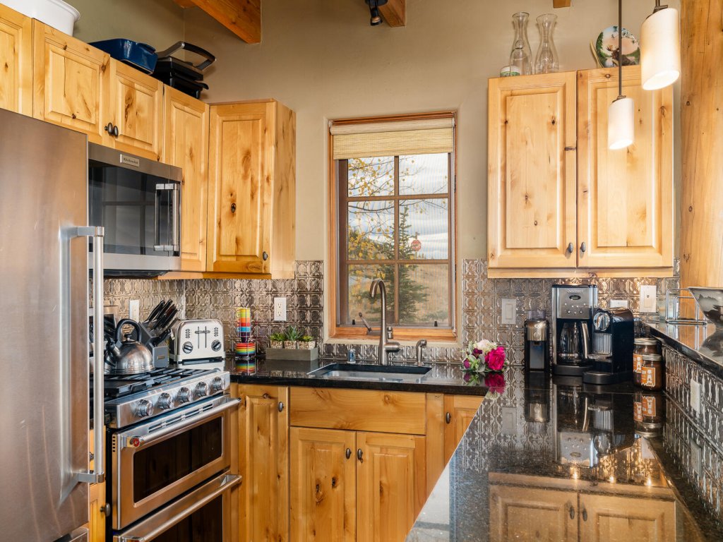 3 Bandit Way Vacation Rental in Big Sky - RedAwning