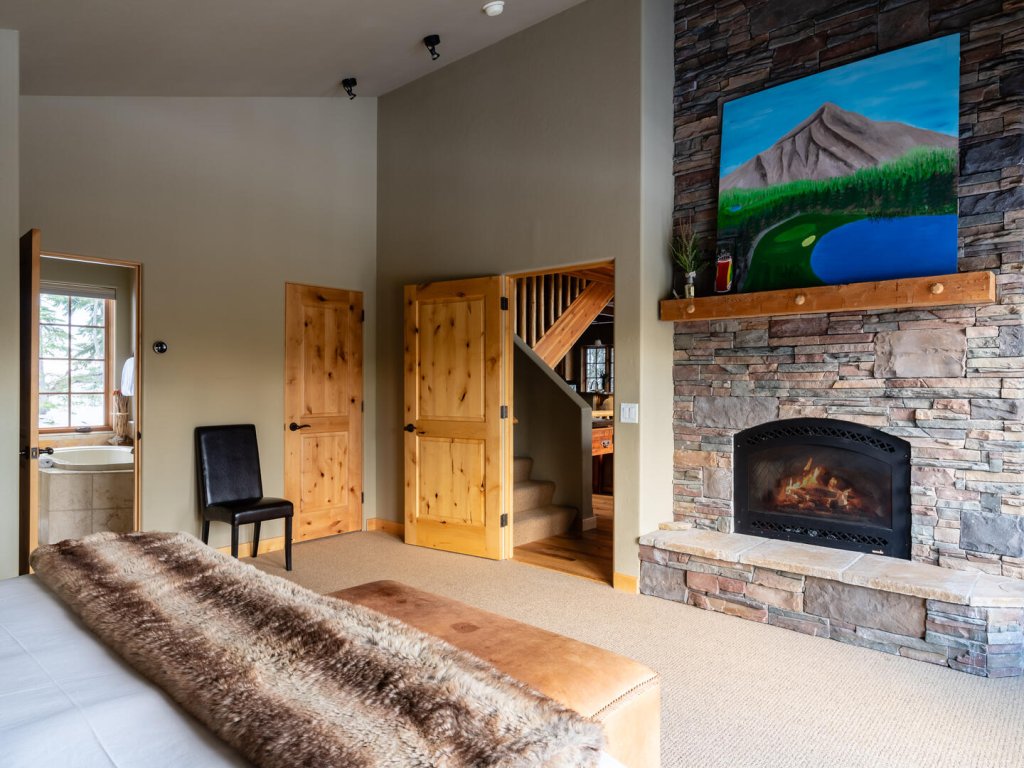 2 Mountain Home Vacation Rental in Big Sky - RedAwning
