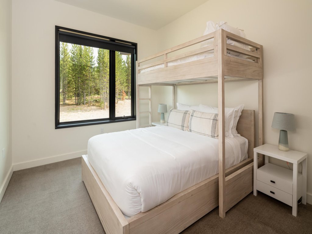 221 LakeLodge Vacation Rental in Big Sky - RedAwning