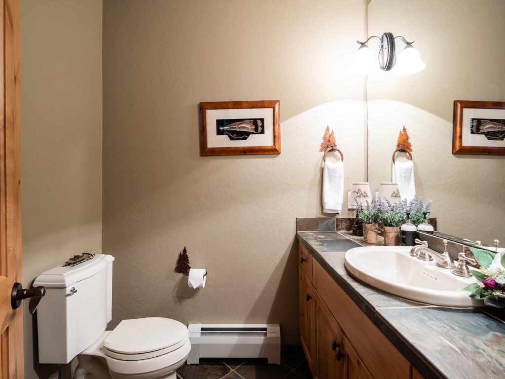 5 Hidden Trail Vacation Rental in Big Sky - RedAwning