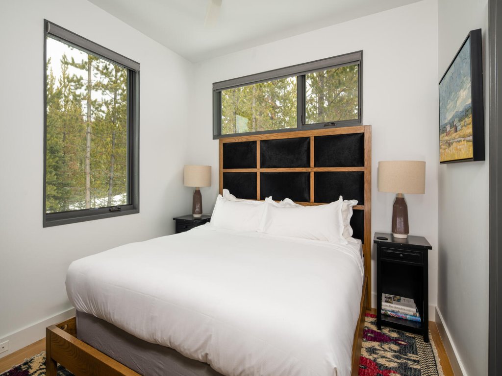 27 Lake Cabin Vacation Rental in Big Sky - RedAwning