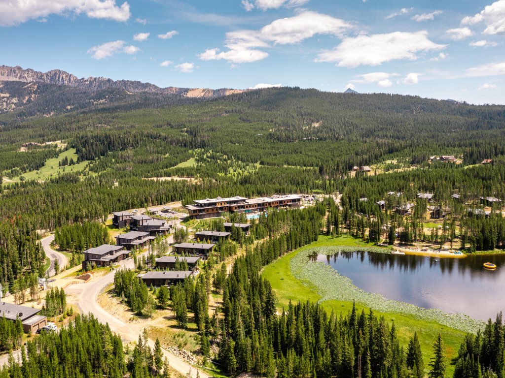 11 Treeline Vacation Rental in Big Sky - RedAwning