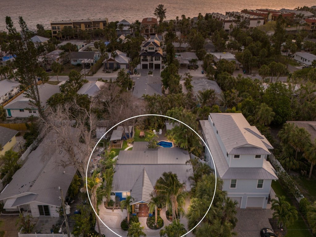 The Shady Mermaid Vacation Rental in Holmes Beach - RedAwning