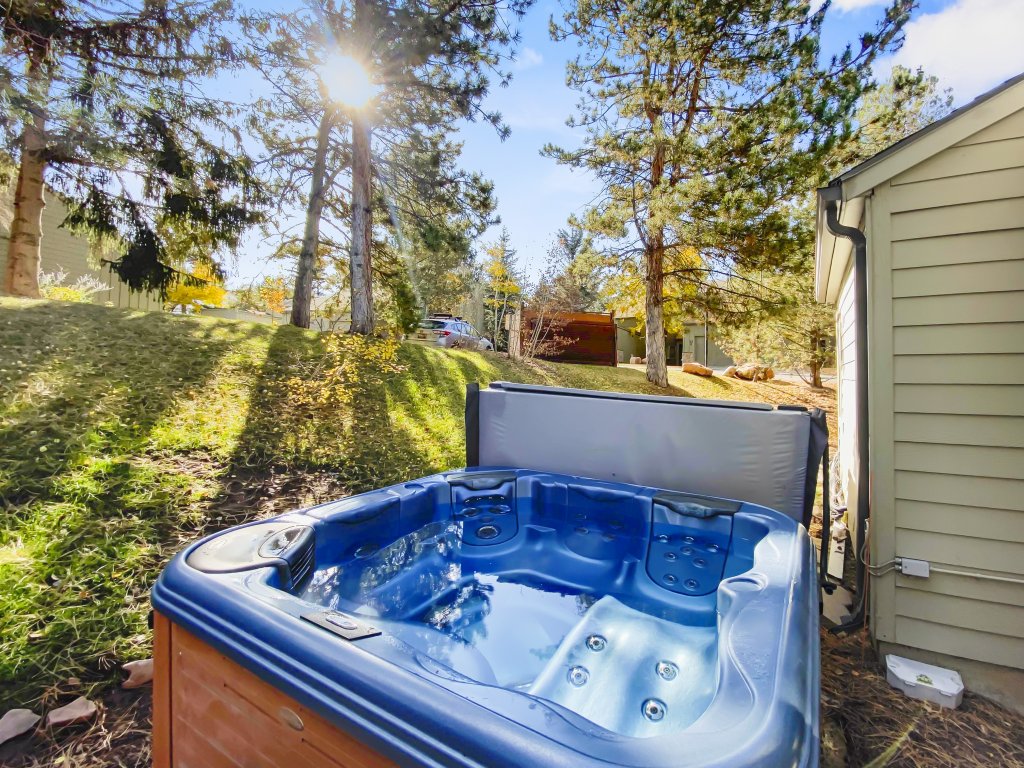 37C Hidden Creek Ski Retreat Hot Tub Fireplace and Views Vacation Rental in Park City - RedAwning