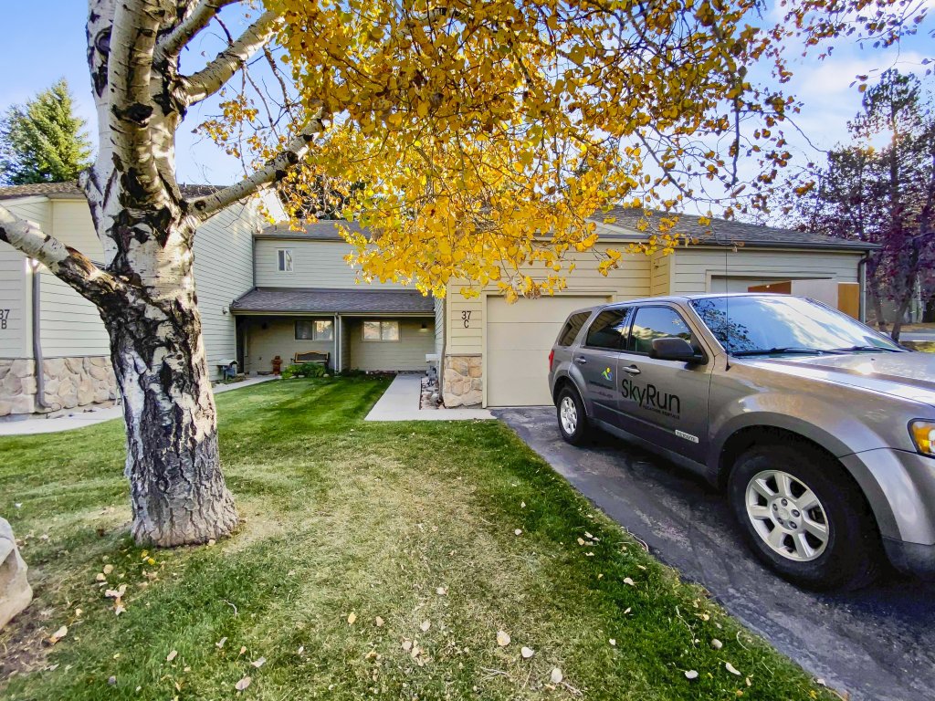 37C Hidden Creek Ski Retreat Hot Tub Fireplace and Views Vacation Rental in Park City - RedAwning