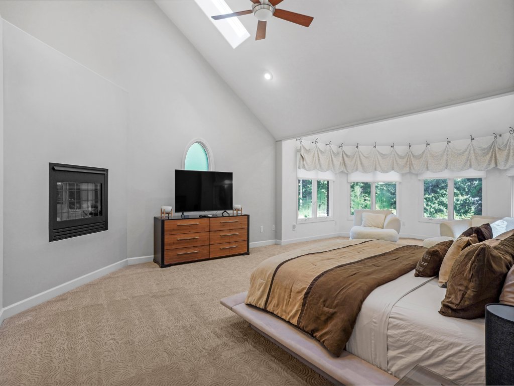 Luxurious Private Lakefront Paradise Vacation Rental in North Carolina - RedAwning