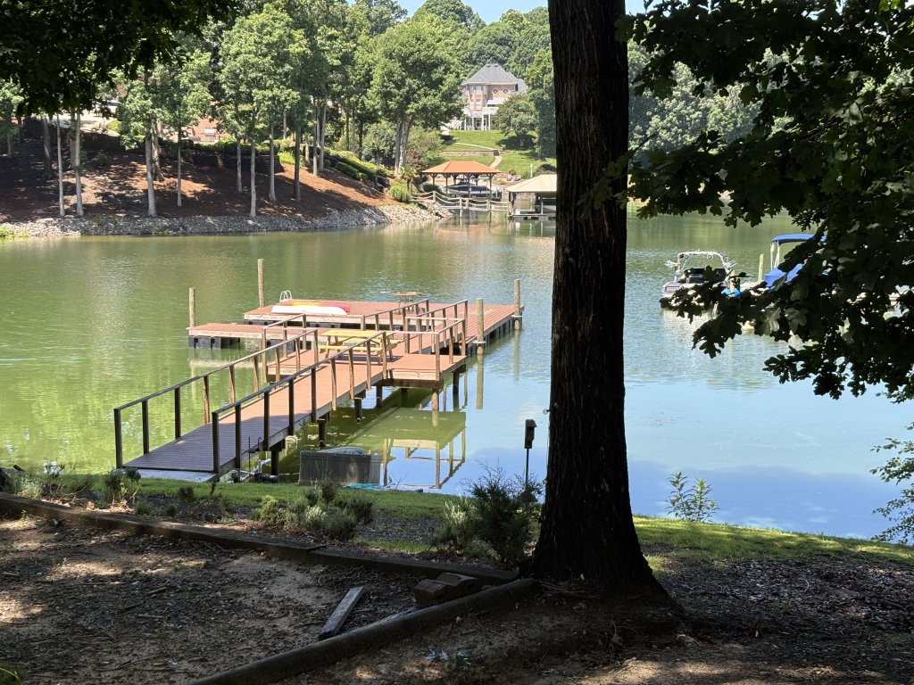 Spacious Hidden Paradise at Lake Norman Vacation Rental in North Carolina - RedAwning