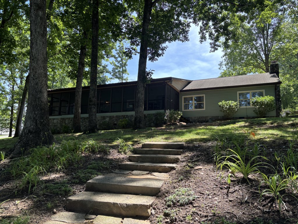 Spacious Hidden Paradise at Lake Norman Vacation Rental in North Carolina - RedAwning