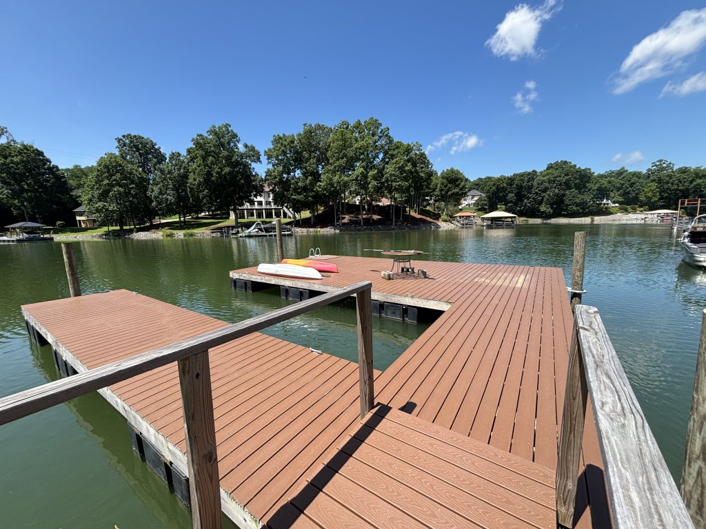 Spacious Hidden Paradise at Lake Norman Vacation Rental in North Carolina - RedAwning