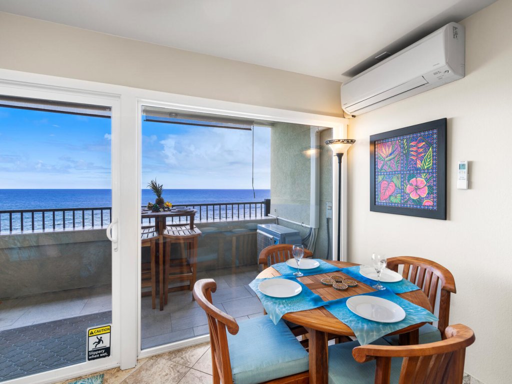 Banyan Tree 301B Vacation Rental in Kailua Kona - RedAwning