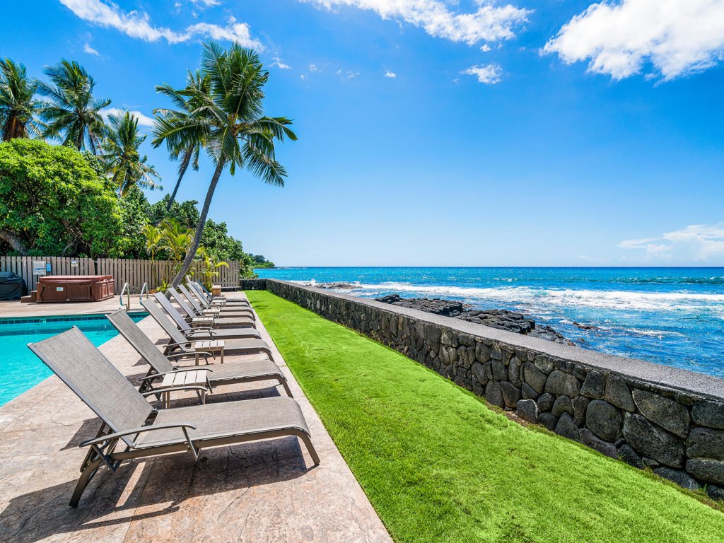 Banyan Tree 301B Vacation Rental in Kailua Kona - RedAwning