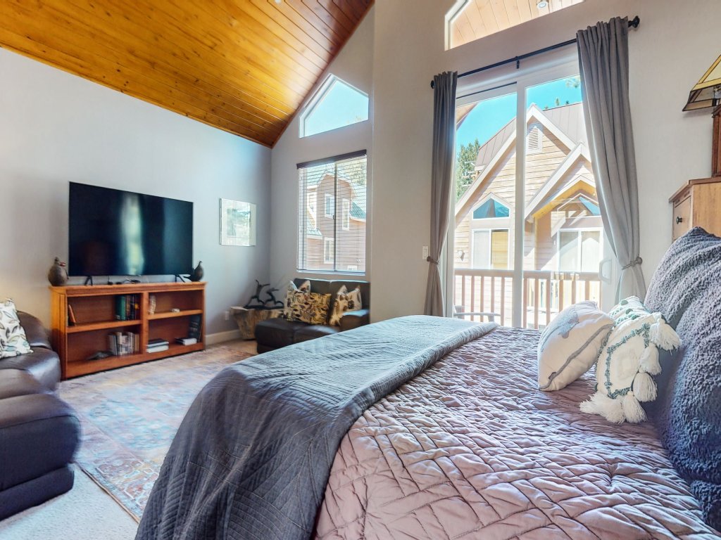 Mammoth Gateway Village #6 Vacation Rental in Mammoth Lakes - RedAwning