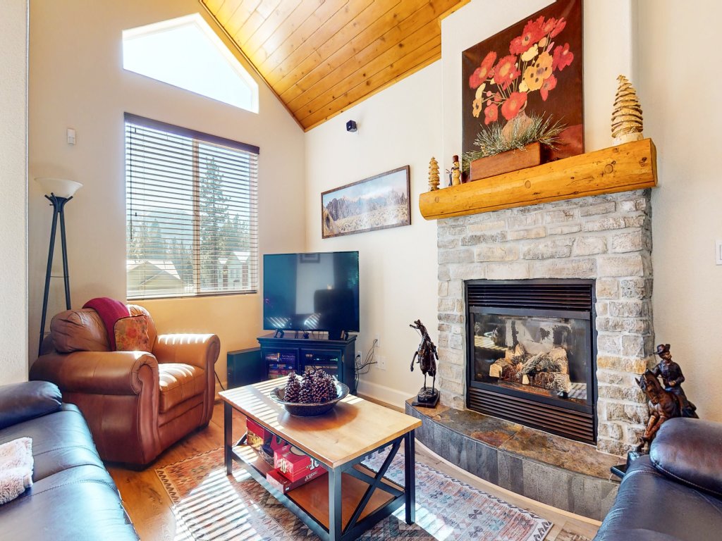 Mammoth Gateway Village #6 Vacation Rental in Mammoth Lakes - RedAwning