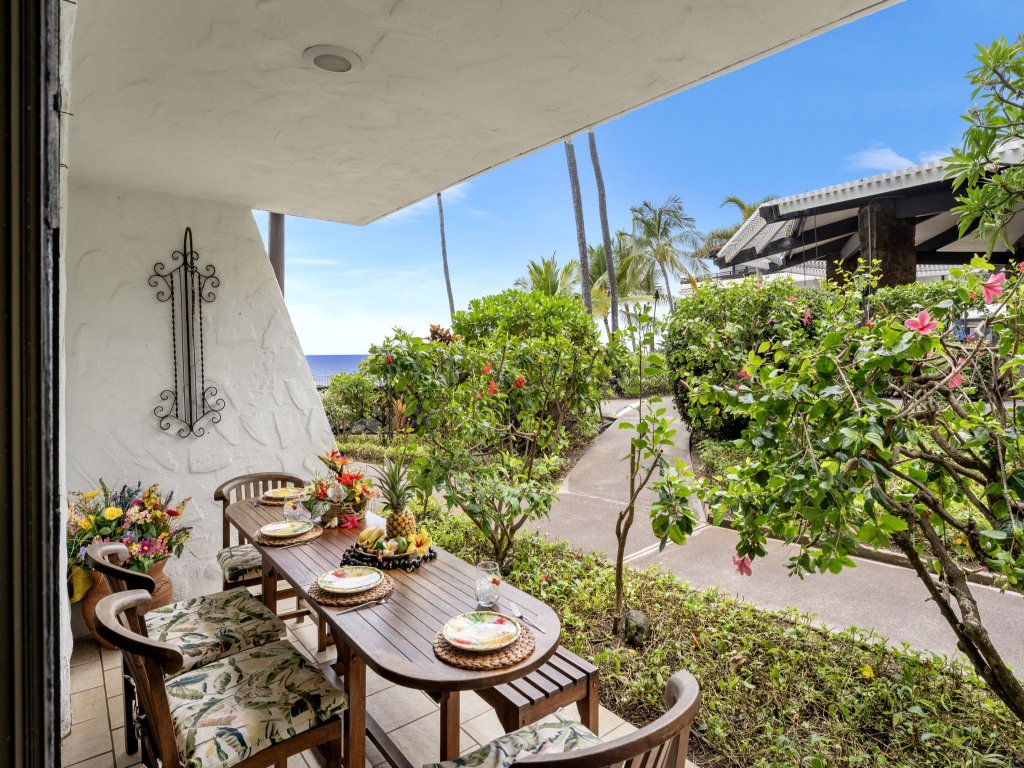Casa De Emdeko 117 Vacation Rental in Kailua Kona - RedAwning